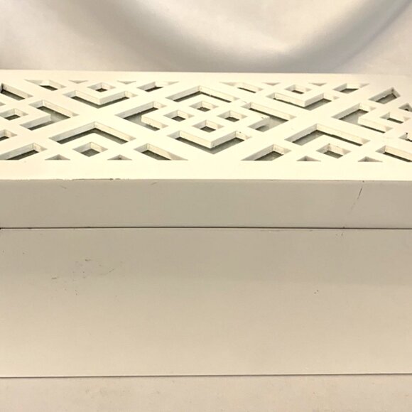 MAX STUDIO HOME Jewelry Box White w/Diamond Cut Out & Mirror Top - Picture 6 of 10